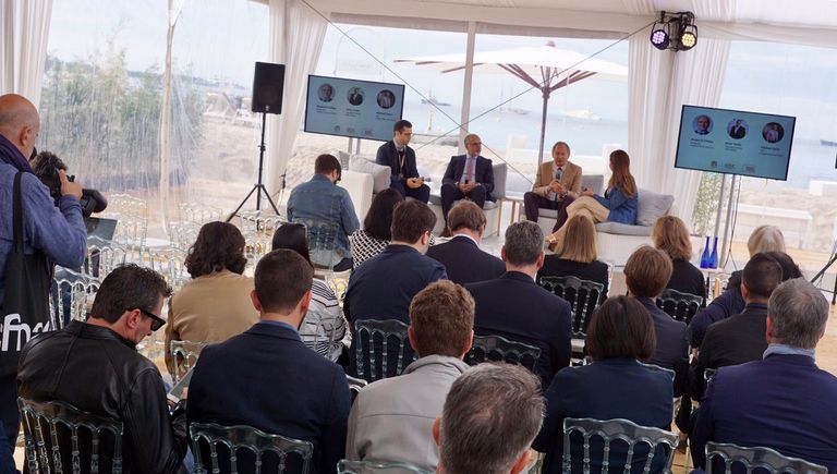 صورة من حفل توقيع الاتفاقية. 