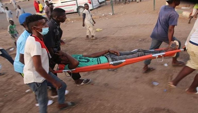 مسلحون بزي عسكري يهاجمون معتصمين سودانيين