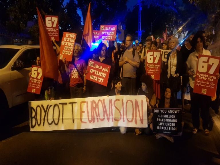 جانب من المظاهرة العربية اليهودية وسط تل أبيب ضد حصار غزة