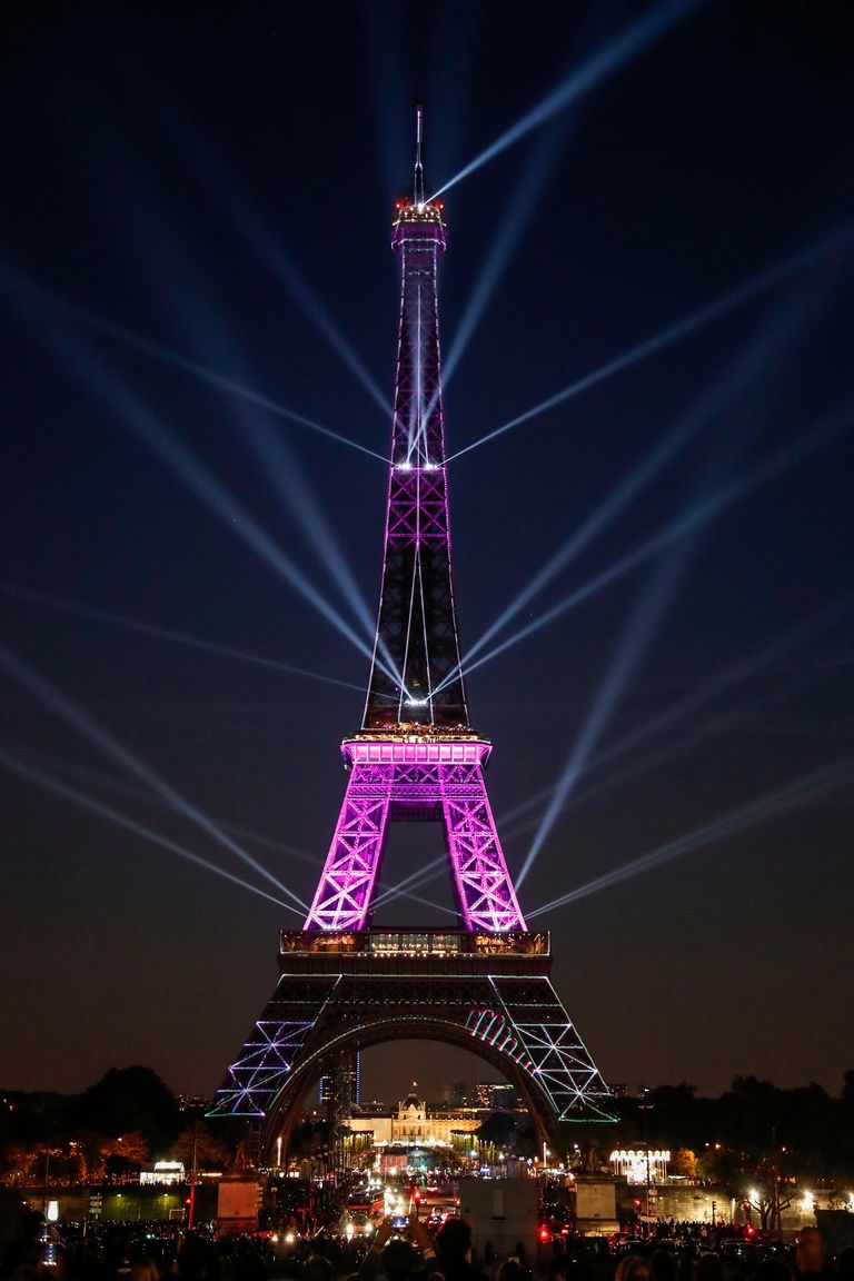 جانب من احتفال مرور 130 عاما على إنشاء برج إيفل