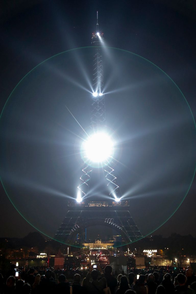 جانب من احتفال مرور 130 عاما على إنشاء برج إيفل