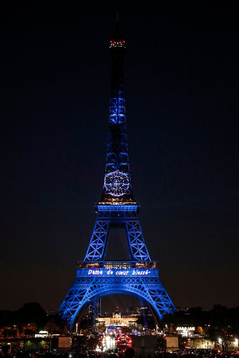 جانب من احتفال مرور 130 عاما على إنشاء برج إيفل