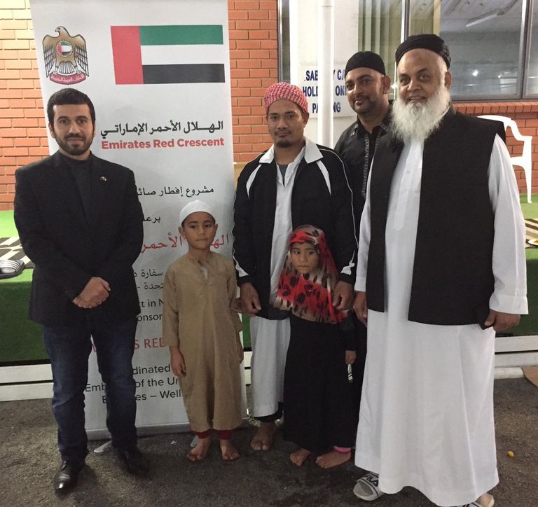 سفارات الإمارات تنفذ مشروع "إفطار الصائم" في عدة دول