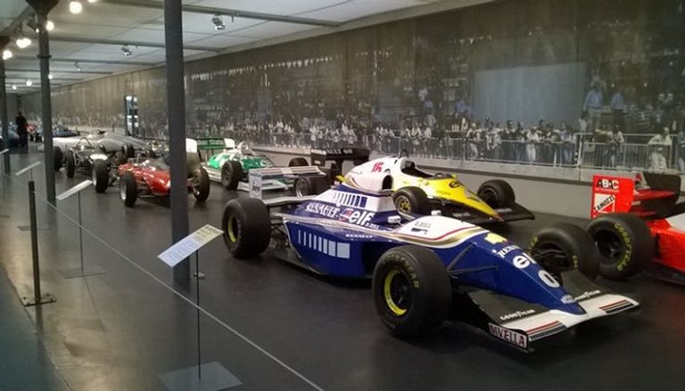 اندماج التكنولوجيا بالماضي العريق