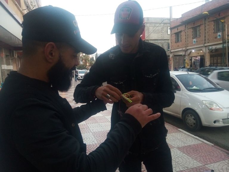 علي أمتير سوار بشعار "العين الإخبارية"