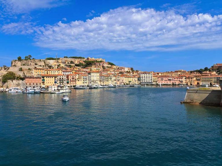 جزيرة إلبا الإيطالية