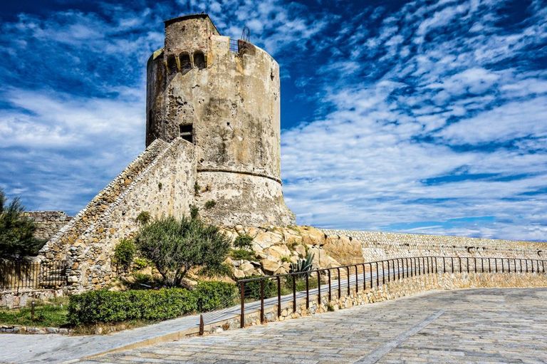 جزيرة إلبا الإيطالية