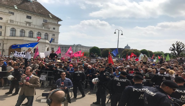 المتظاهرون يحاصرون مقر الحكومة النمساوية