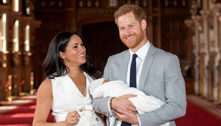 الأمير هاري وزوجته ميجان ومولودهما