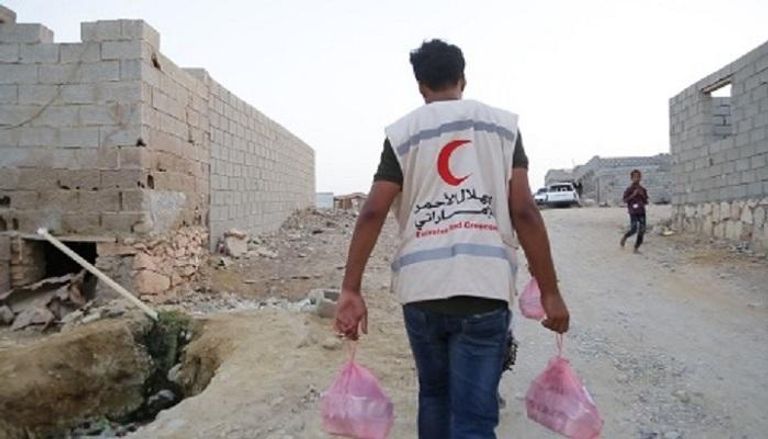 الإمارات توزع 80 ألف وجبة إفطار صائم في المحافظات اليمنية المحررة