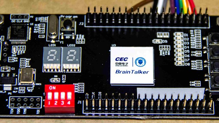 نظام Brain Talker مصمم خصيصا لفك تشفير معلومات الموجات الدماغية