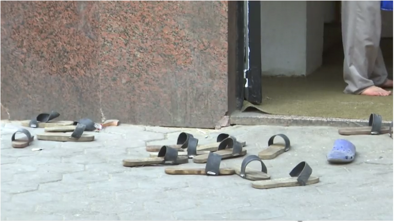 القبقاب التقليدي يحاول استعادة مكانته رغم البدائل الحديثة في مصر