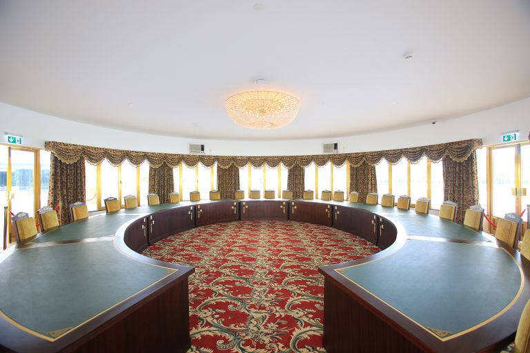 متحف اللوفر أبوظبي يشتهر بقبته المعروفة باسم "شعاع النور"