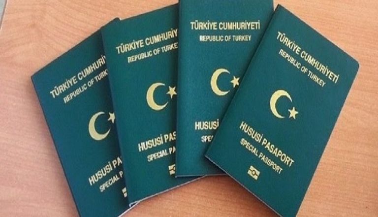 صورة للجواز التركي الدبلوماسي المستشارة الألمانية أنجيلا ميركل والرئيس التركي رجب طيب أردوغان