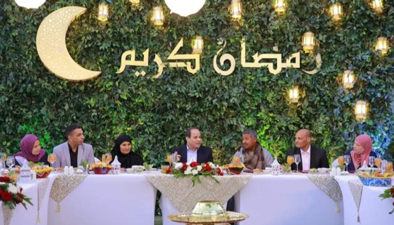 السيسي ينظم إفطارا جماعيا لممثلي 7 محافظات 