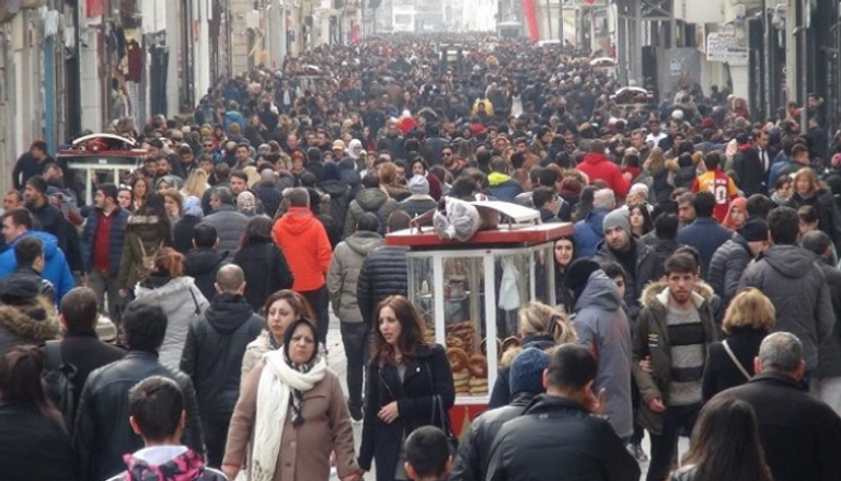 الشباب التركي بين الانتحار والاعتقال والبطالة في عيده