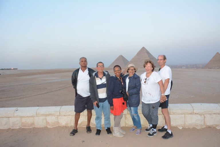 وزيرة السياحة المصرية خلال جانب من الجولة مع السياح