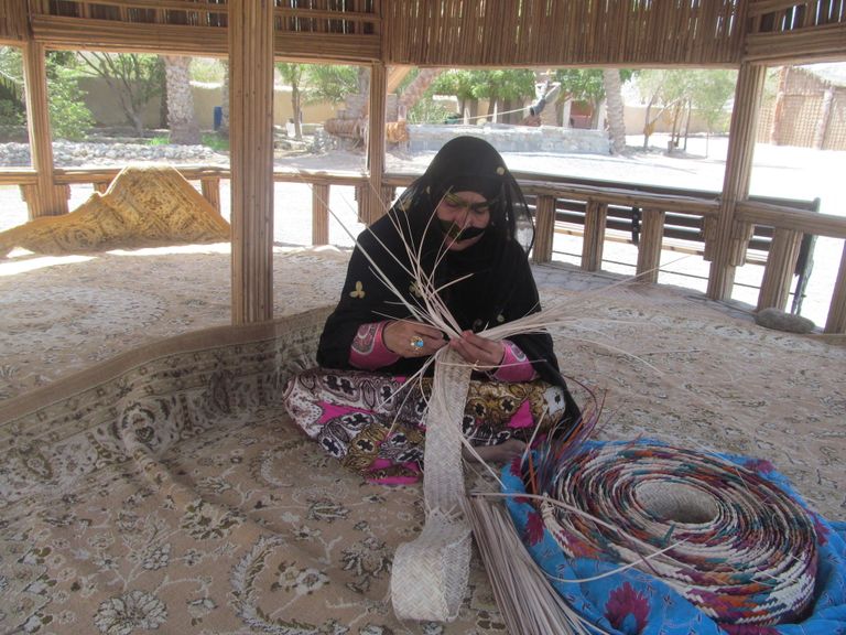 "أم سيف" مُطلعةً على أحد المراجع.