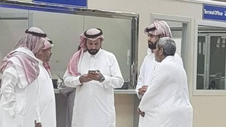 أكاذيب الحمدين دحضتها طوابير المعتمرين القطريين