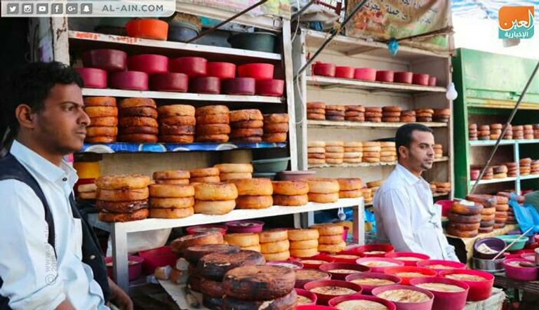 أحد متاجر بيع الجبن البلدي في تعز اليمنية