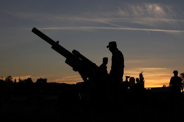 إطلاق مدفع رمضان في منطقة جبل القلعة الأردنية.