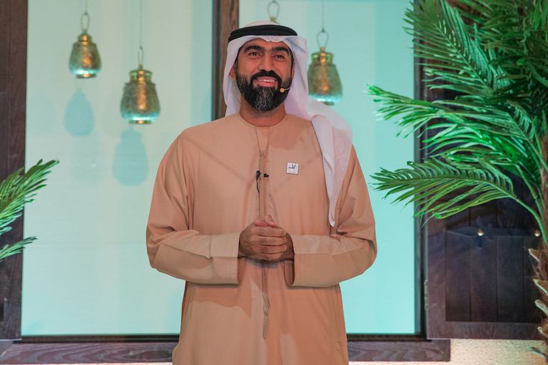 علي آل سلوم خلال إحدى جولاته حول العالم