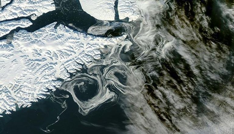 ساحل غرينلاند بالقمر الصناعي في 2012 يظهر تقلص مساحة الجليد