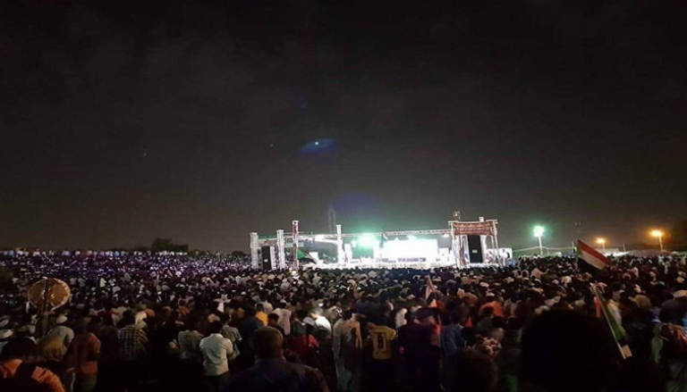 احتفالات في ساحة الاعتصام بالخرطوم بقرب تحقيق أهداف الثورة