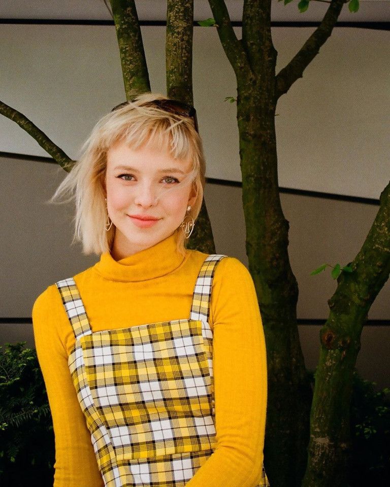 العارضة أثناء تحطيم أنف التمثال