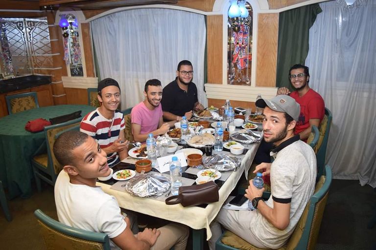 طلاب مسيحيون ينظمون إفطارا جماعيا بجامعة سوهاج المصرية