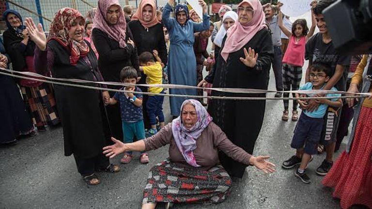 نساء إسطنبول يتظاهرن ضد بيع المخدرات