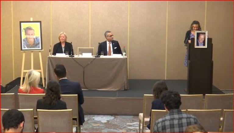 الراحل جوناثان سيكس