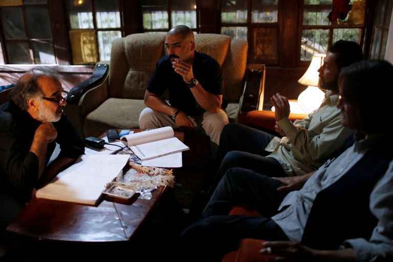 المخرج العراقي حسن حسني خلال تصوير المسلسل