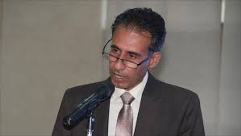 الكاتبة خوجة الحارثي توقع روايتها الفائزة بـ