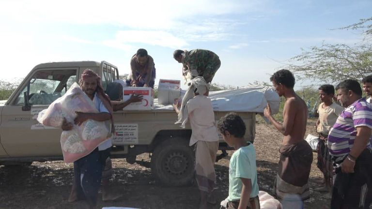 الإمارات تقدم مساعدات إغاثية عاجلة لأهالي "الهليبي" اليمنية