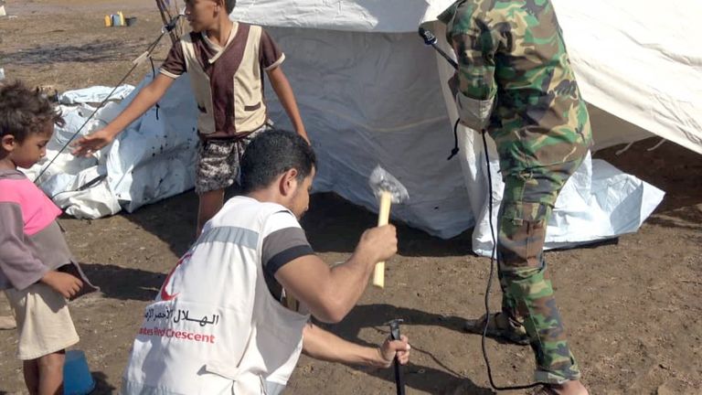 الإمارات تقدم مساعدات إغاثية عاجلة لأهالي "الهليبي" اليمنية