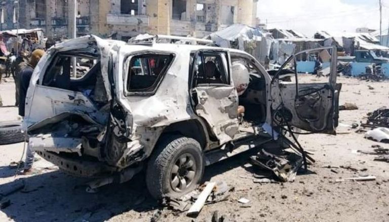 آثار التفجير الإرهابي في مقديشو
