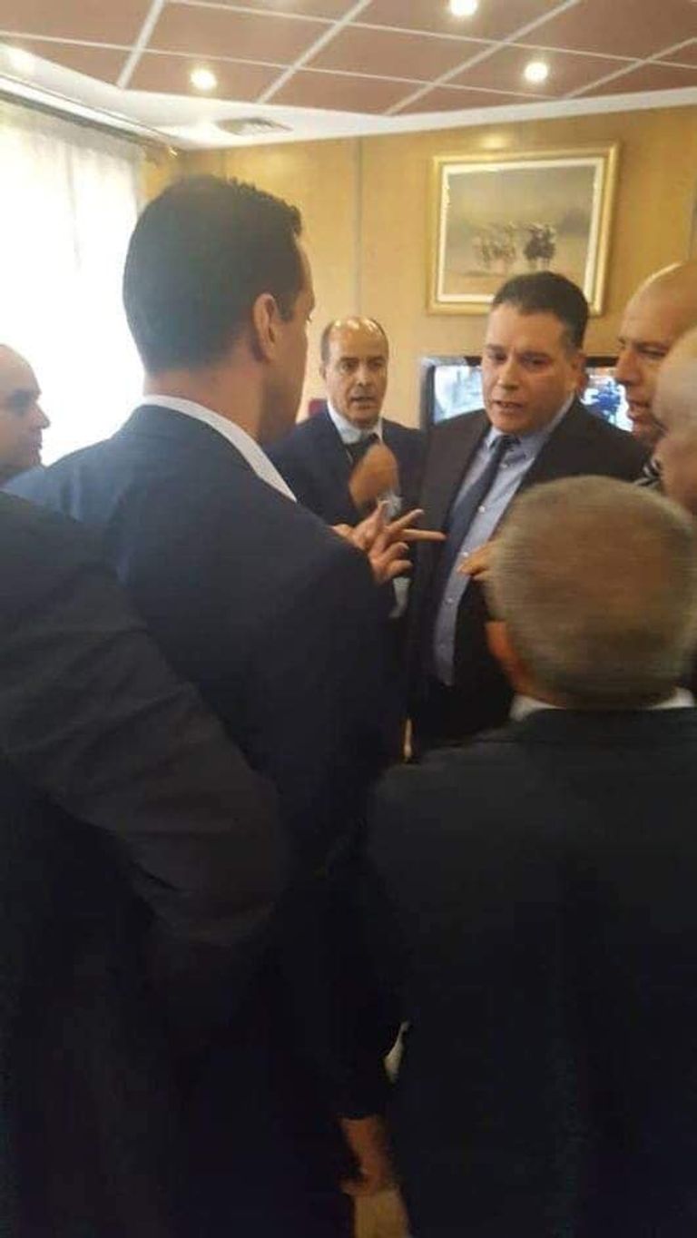 نواب الحزب الحاكم بالجزائر يطالبون رئيس البرلمان بالاستقالة الفورية نواب الحزب الحاكم بالجزائر يطالبون رئيس البرلمان بالاستقالة الفورية