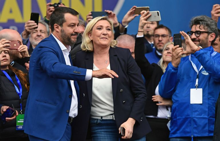 لافتات الانتخابات الأوروبية في فرنسا