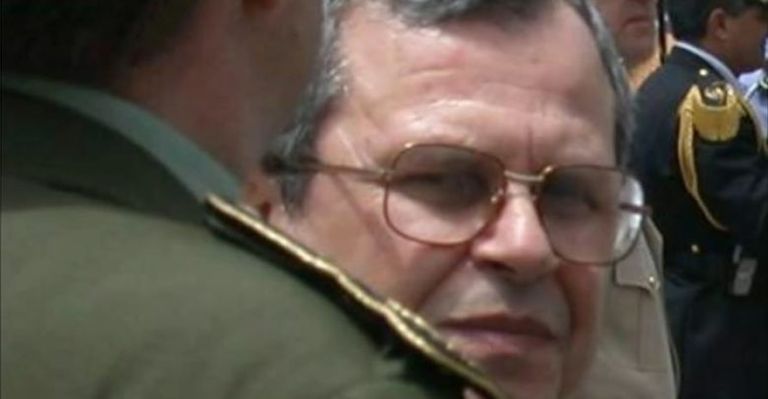 رئيس جهاز المخابرات الجزائري الأسبق الفريق المتقاعد محمد مدين "في الخلف" رئيس جهاز المخابرات الجزائري الأسبق - أرشيفية