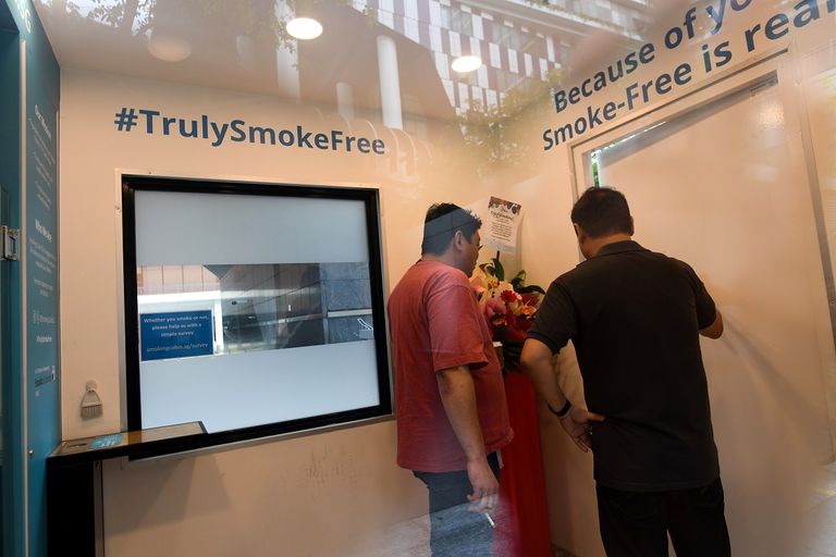 حجرة التدخين تتسع لـ10 أشخاص في سنغافورة