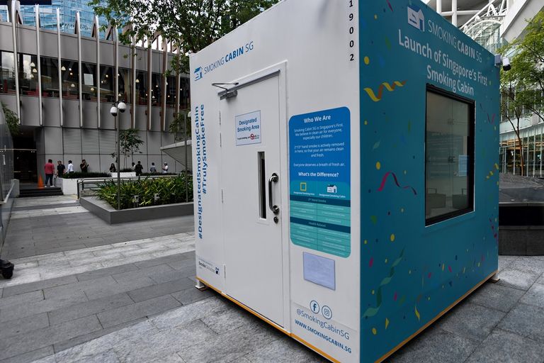 حجرة التدخين تتسع لـ10 أشخاص في سنغافورة