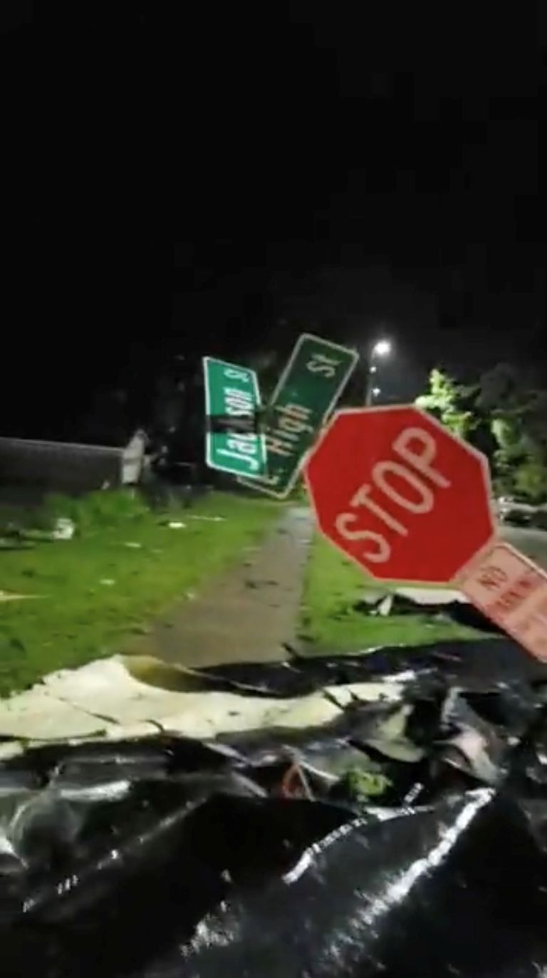 إعصار عنيف يضرب ميسوري الأمريكية