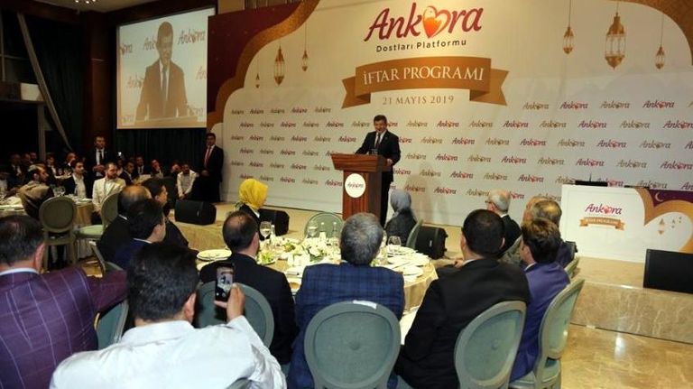 جانب من كلمة رئيس الوزراء التركي الأسبق أحمد داوود أوغلو