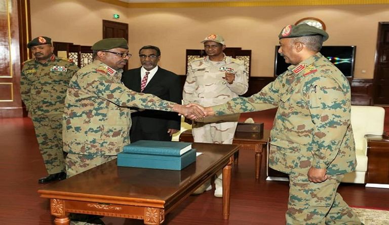 الفريق أول ركن جمال الدين عمر إبراهيم يؤدي القسم