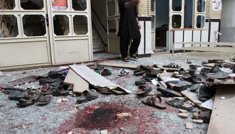 صورة أثار تفجير أمام مسجد في أفغانستان - أرشيفية