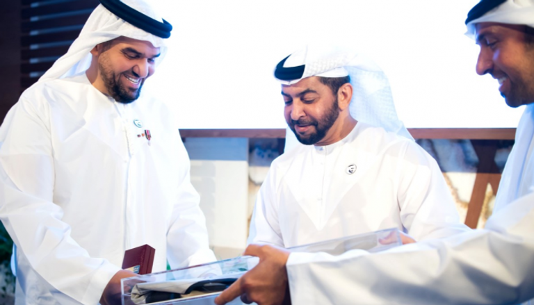الهلال الأحمر الإماراتي يمنح حسين الجسمي لقب "سفير مفوض فوق العادة"