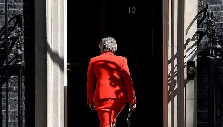 دموع تيريزا ماي أثناء خطاب الاستقالة