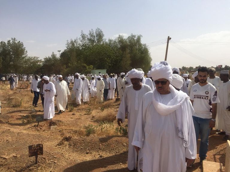 جانب من تشييع الجثمان المعارض السوداني علي محمود حسنين