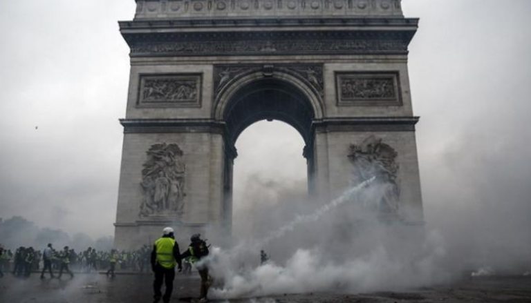 صدامات بين الشرطة الفرنسية ومحتجي السترات الصفراء